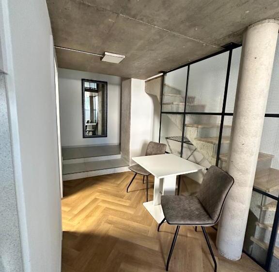 اتاق دوبلکس, Entrez Apartments 4   City Centre