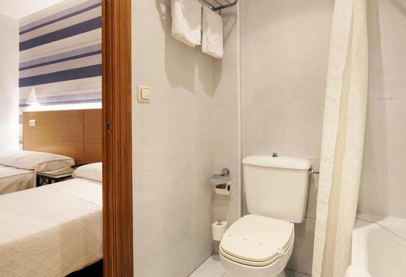 اتاق استاندارد سه نفره, Hostal Bezana