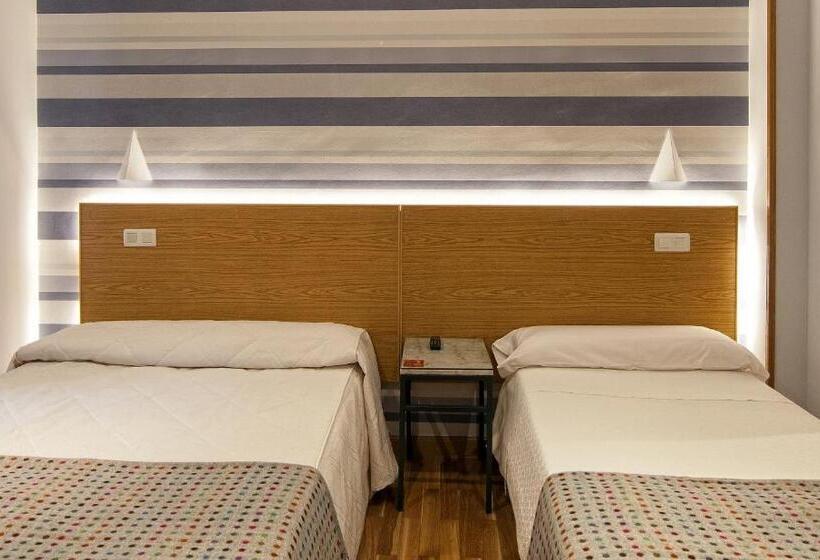 اتاق استاندارد سه نفره, Hostal Bezana