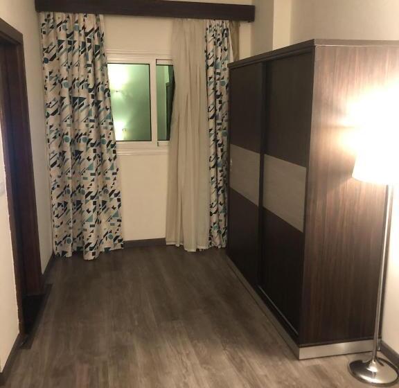 اتاق لوکس با چشم‌انداز, Pyramid Edge Hotel & Exclusive Pyramids View Rooftop