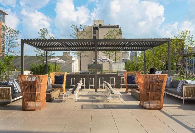 استودیوی استاندارد, Level Chicago   Old Town