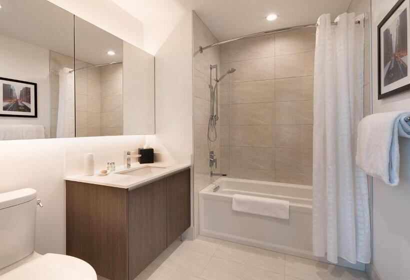 سوئیت مدیریتی 2 خوابه, Level Chicago   Old Town
