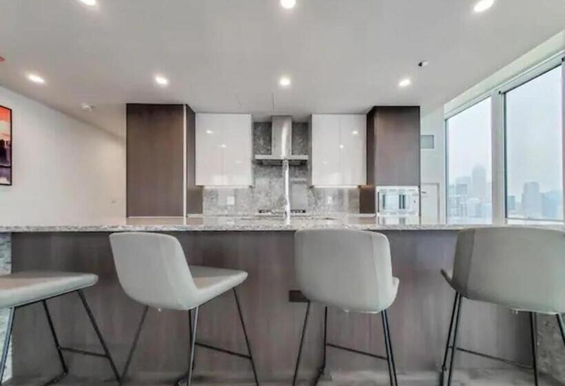 سوئیت مدیریتی 2 خوابه, Level Chicago   Old Town