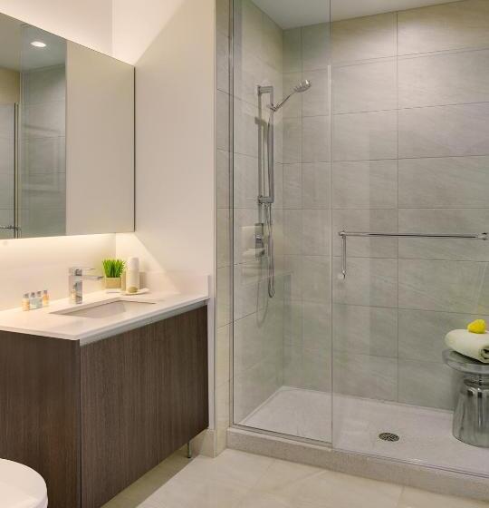سوئیت مدیریتی 2 خوابه, Level Chicago   Old Town