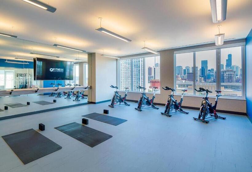 سوئیت مدیریتی 2 خوابه, Level Chicago   Old Town