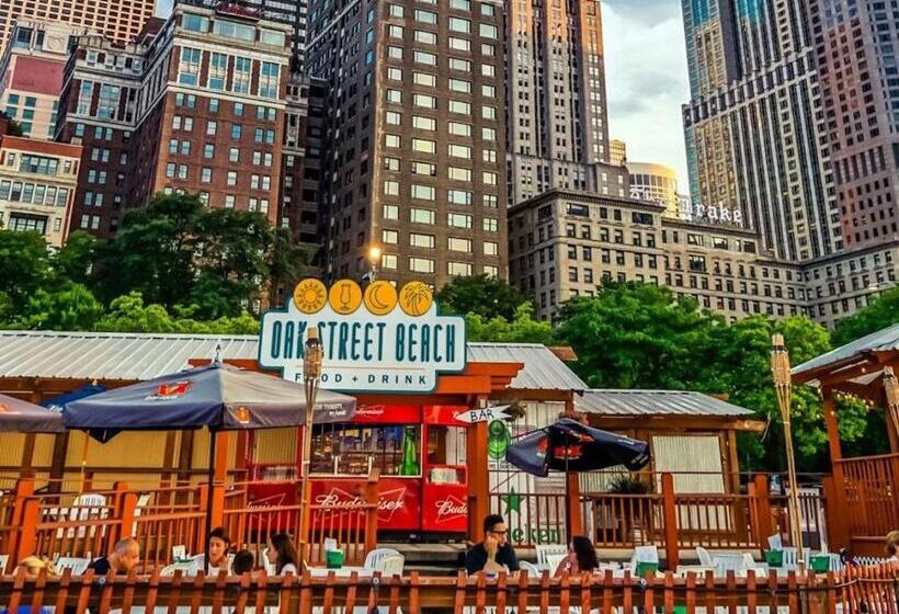 استودیوی استاندارد, Level Chicago   Old Town