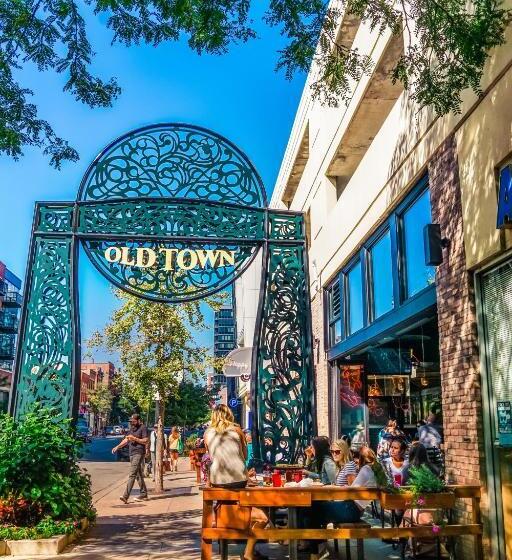 سوئیت مدیریتی 2 خوابه, Level Chicago – Old Town