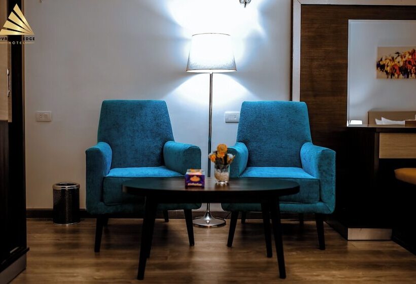 اتاق لوکس با چشم‌انداز, Pyramid Edge Hotel & Exclusive Pyramids View Rooftop