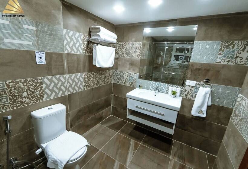 اتاق خانوادگی, Pyramid Edge Hotel & Exclusive Pyramids View Rooftop
