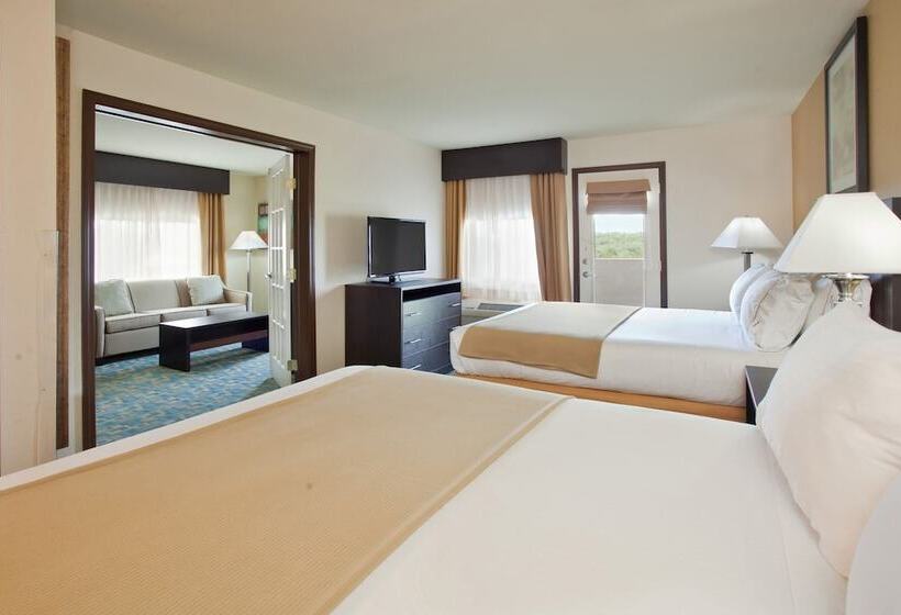 Standard Room Adapted for people with reduced mobility, Holiday Inn Express Hotel & Suites Branson 76 Central, An Ihg