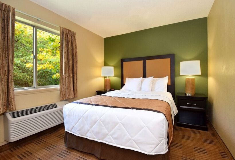 Deluxe Studio, Extended Stay America Suites  Chicago  Lombard  Yorktown Center