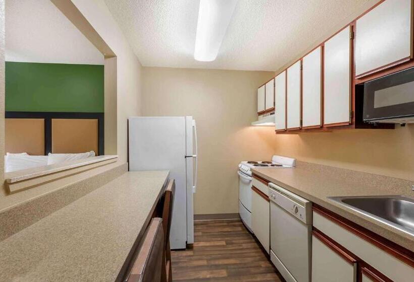 استودیوی استاندارد, Extended Stay America Suites  Cleveland  Westlake