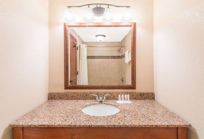اتاق استاندارد با 2 تخت دوبل, Ramada By Wyndham Elko Hotel At Stockmen S Casino