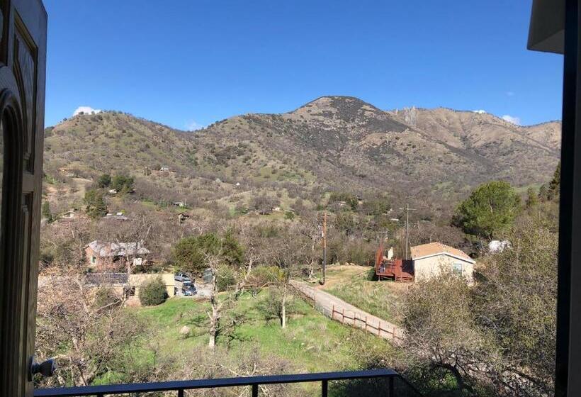 سوییت لوکس, Sierra Lodge Three Rivers