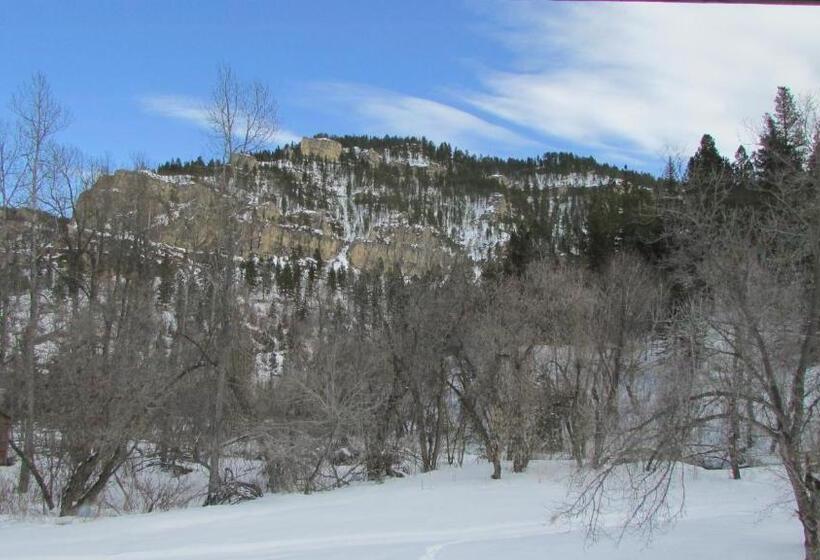 Suite, Spearfish Canyon Lodge