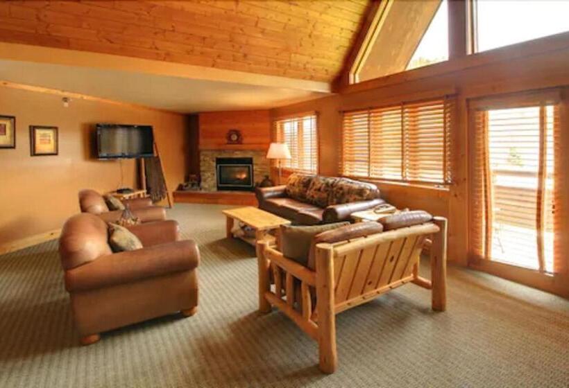 Suite, Spearfish Canyon Lodge