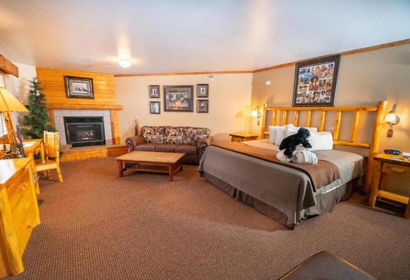 Suite, Spearfish Canyon Lodge