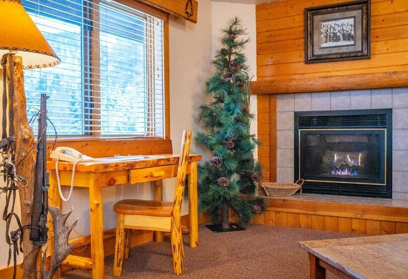 Suite, Spearfish Canyon Lodge