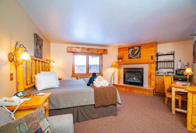 Suite, Spearfish Canyon Lodge