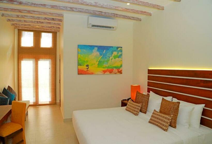 اتاق لوکس با چشم‌انداز استخر, Cloud 9 Negombo