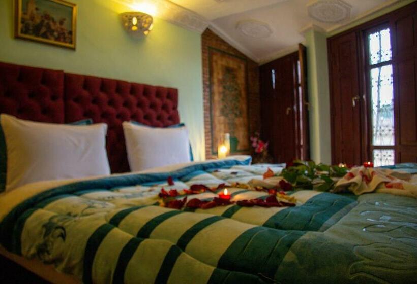 اتاق خانوادگی, Riad Baba