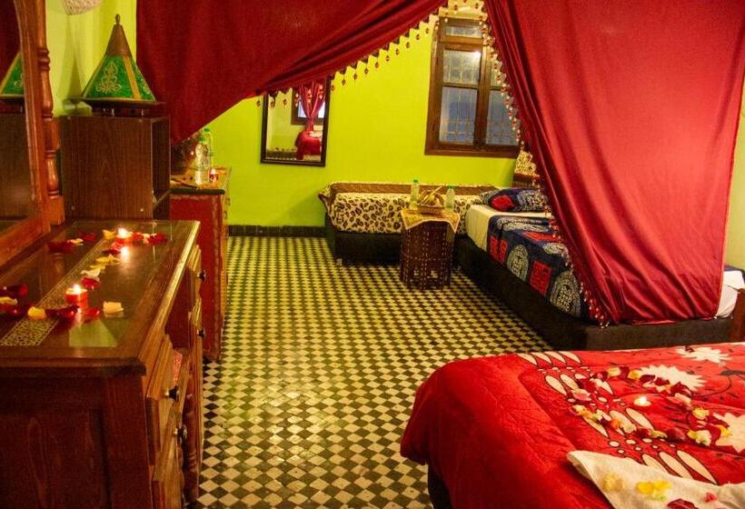 Habitación Triple Estándar, Riad Baba