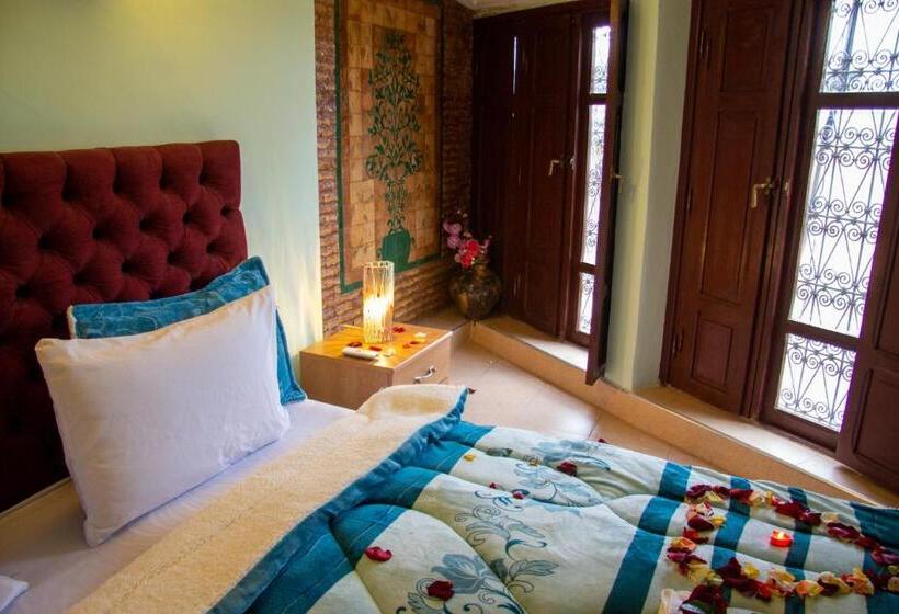 اتاق خانوادگی, Riad Baba