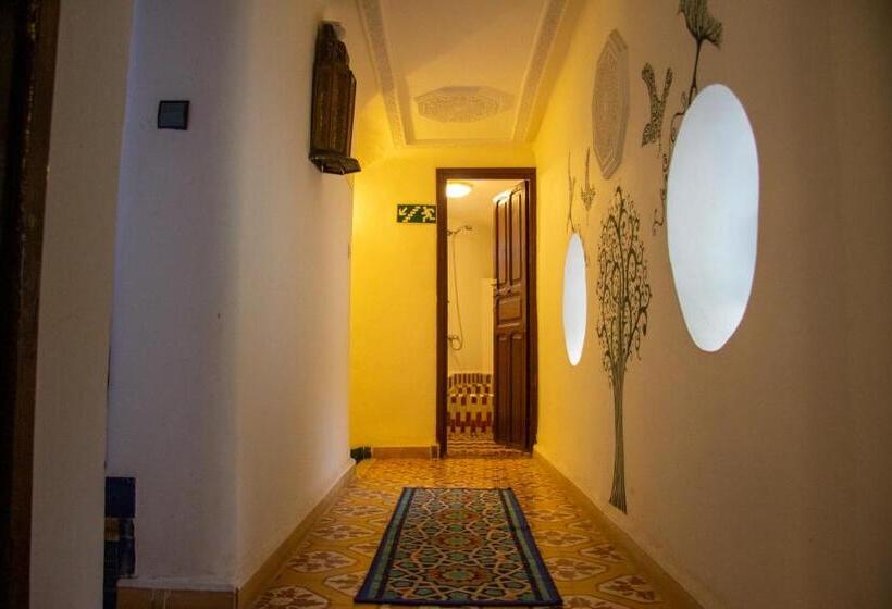 اتاق خانوادگی, Riad Baba