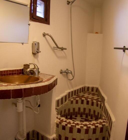اتاق خانوادگی, Riad Baba