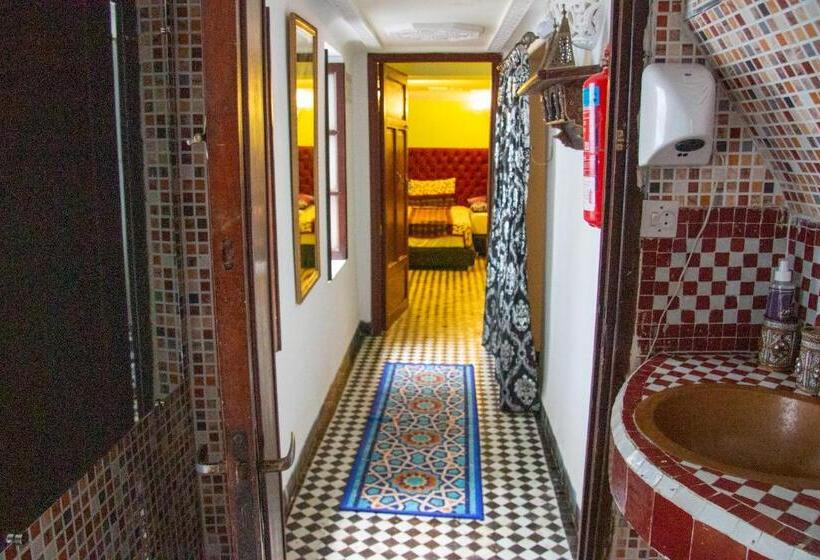 اتاق استاندارد سه نفره, Riad Baba