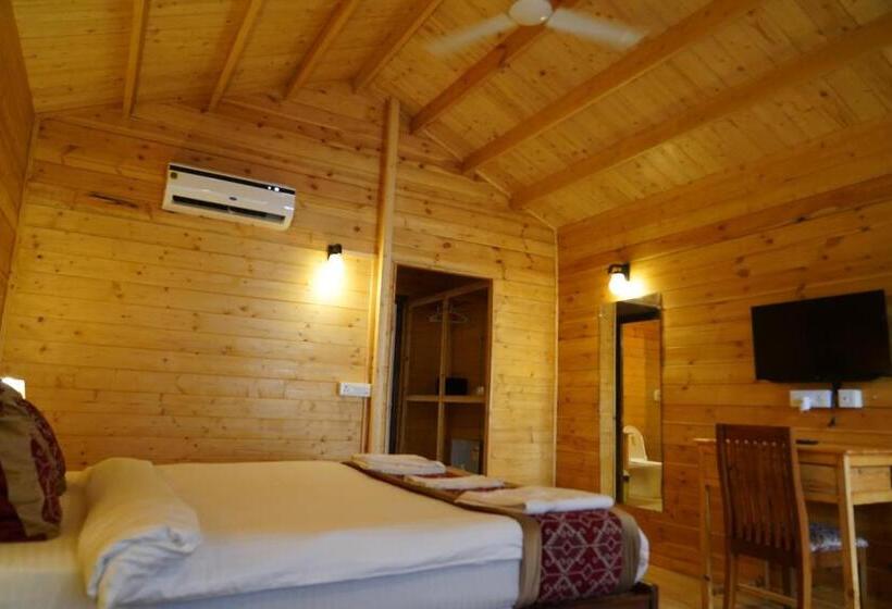 کلبه دلوکس, Golden Sands Resort, Morjim