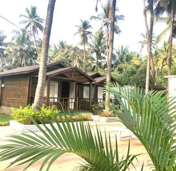 کلبه دلوکس, Golden Sands Resort, Morjim
