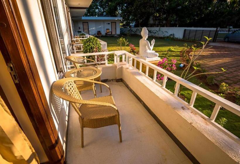 اتاق لوکس با چشم‌انداز باغ, Golden Sands Resort, Morjim