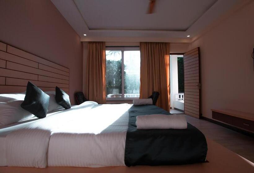 اتاق لوکس با چشم‌انداز باغ, Golden Sands Resort, Morjim