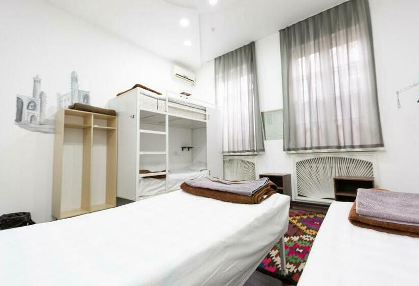 اتاق استاندارد چهارنفره با سرویس بهداشتی مشترک, Light Hostel