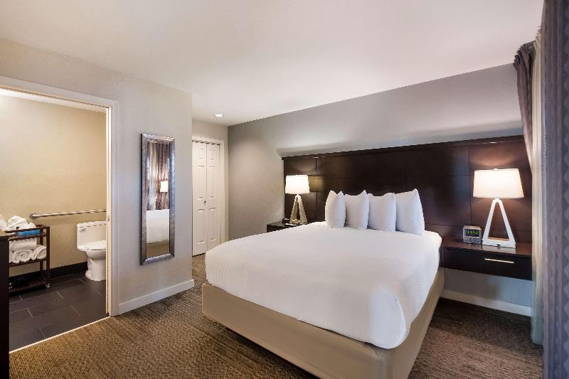 سوئیت با تخت بزرگ, Sonesta Es Suites Dulles Airport
