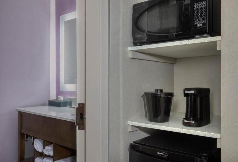 اتاق استاندارد با تخت بزرگ برای معلولان, La Quinta Inn & Suites By Wyndham Perry