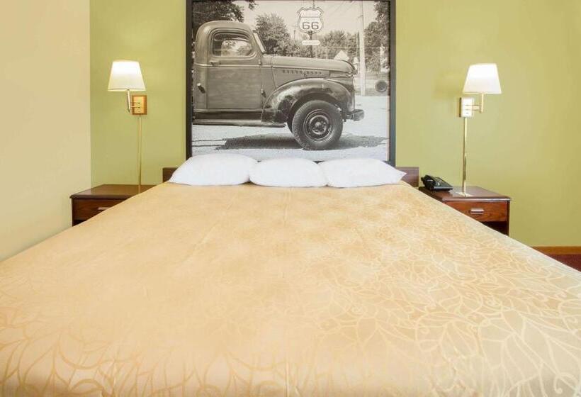 Chambre Standard Lit King Size, Super 8 By Wyndham Normal Bloomington