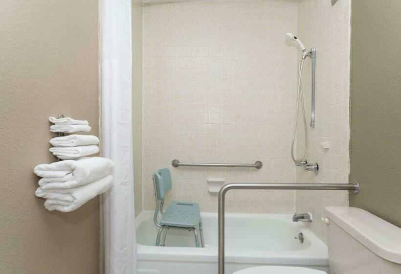 اتاق استاندارد با تخت بزرگ برای معلولان, Super 8 By Wyndham Sterling Co