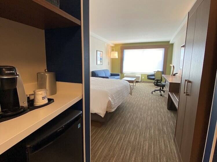 سوییت, Holiday Inn Express & Suites   Aurora, An Ihg