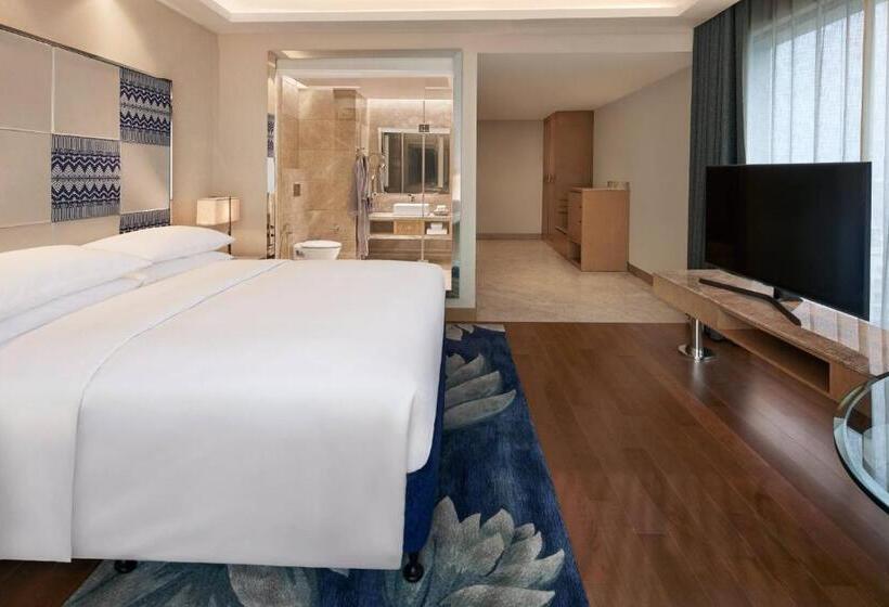 اتاق لوکس با تخت بزرگ, Renaissance Dhaka Gulshan