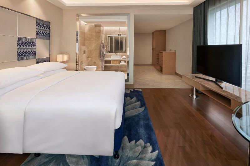 Club Room King Bed, Renaissance Dhaka Gulshan