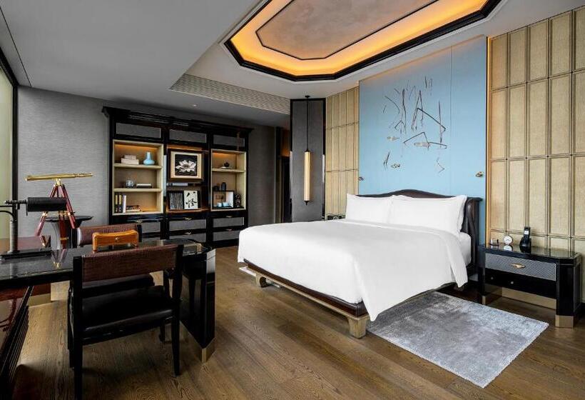 Club Room King Bed, The Ritzcarlton, Nanjing