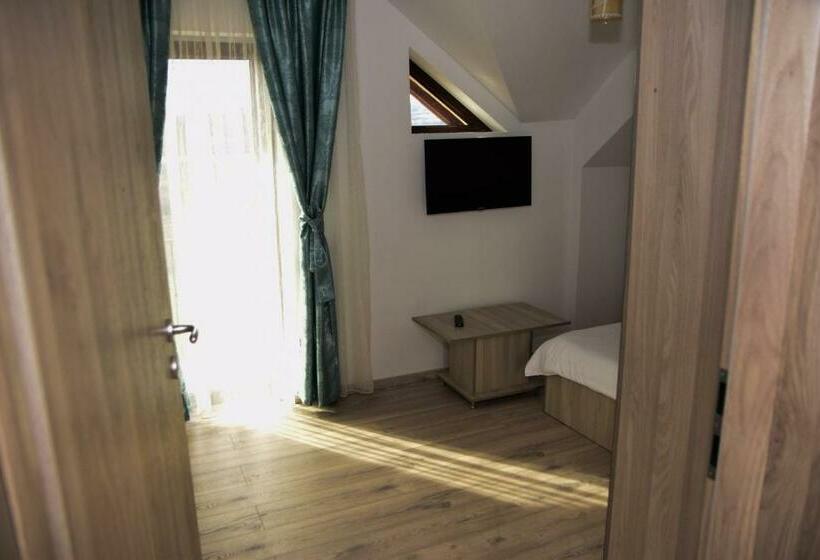 اتاق استاندارد, New House