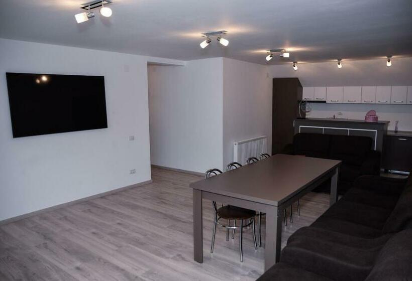 اتاق استاندارد, New House