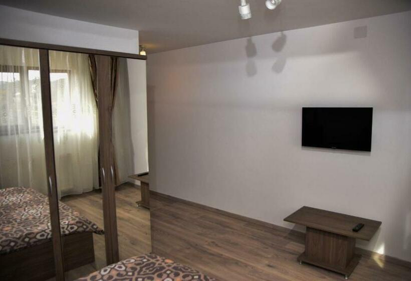اتاق استاندارد, New House