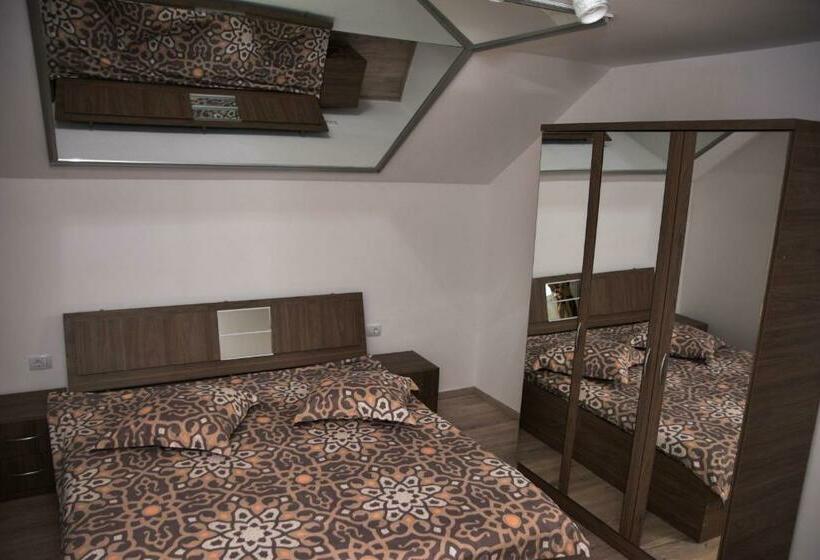 اتاق استاندارد, New House