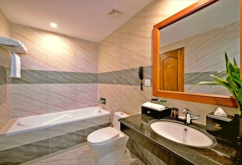 اتاق لوکس با تخت بزرگ, Poulo Wai Hotel & Apartment