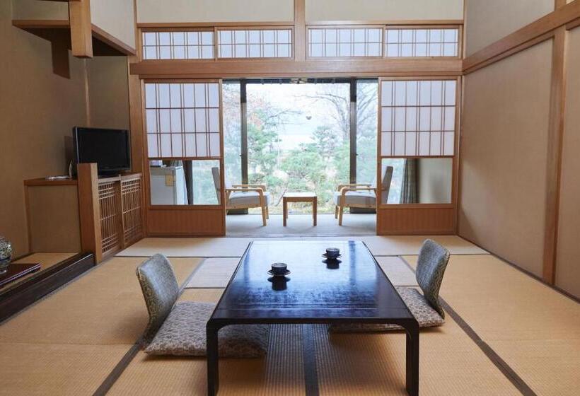 اتاق استاندارد چهارنفره با چشم‌انداز باغ, Takamiya Ryokan Sagiya Sansorai