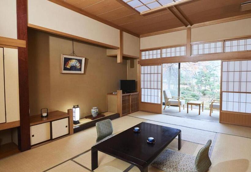 اتاق استاندارد چهارنفره با چشم‌انداز باغ, Takamiya Ryokan Sagiya Sansorai